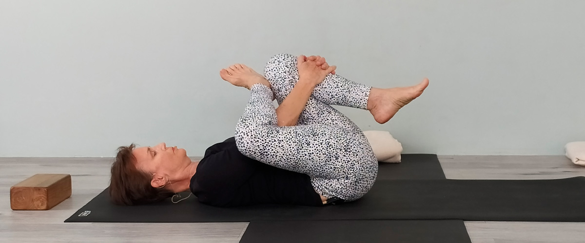 Yoga Stretches for Psoas & Hip Flexors - YouTube